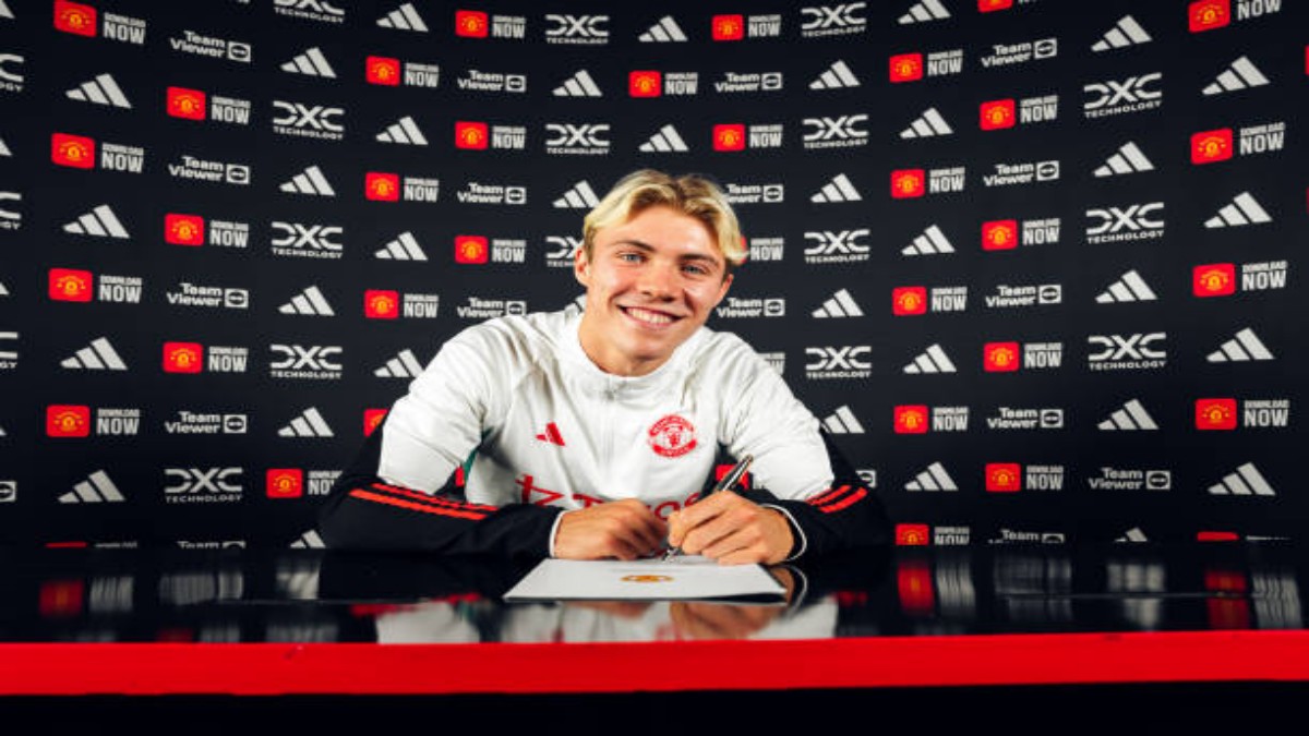 ‘It’s one hell of a gamble’ – Liverpool legend criticises Manchester United big money signing of Rasmus Hojlund