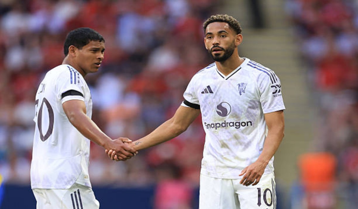 Manchester United new boys start in Leeds draw
